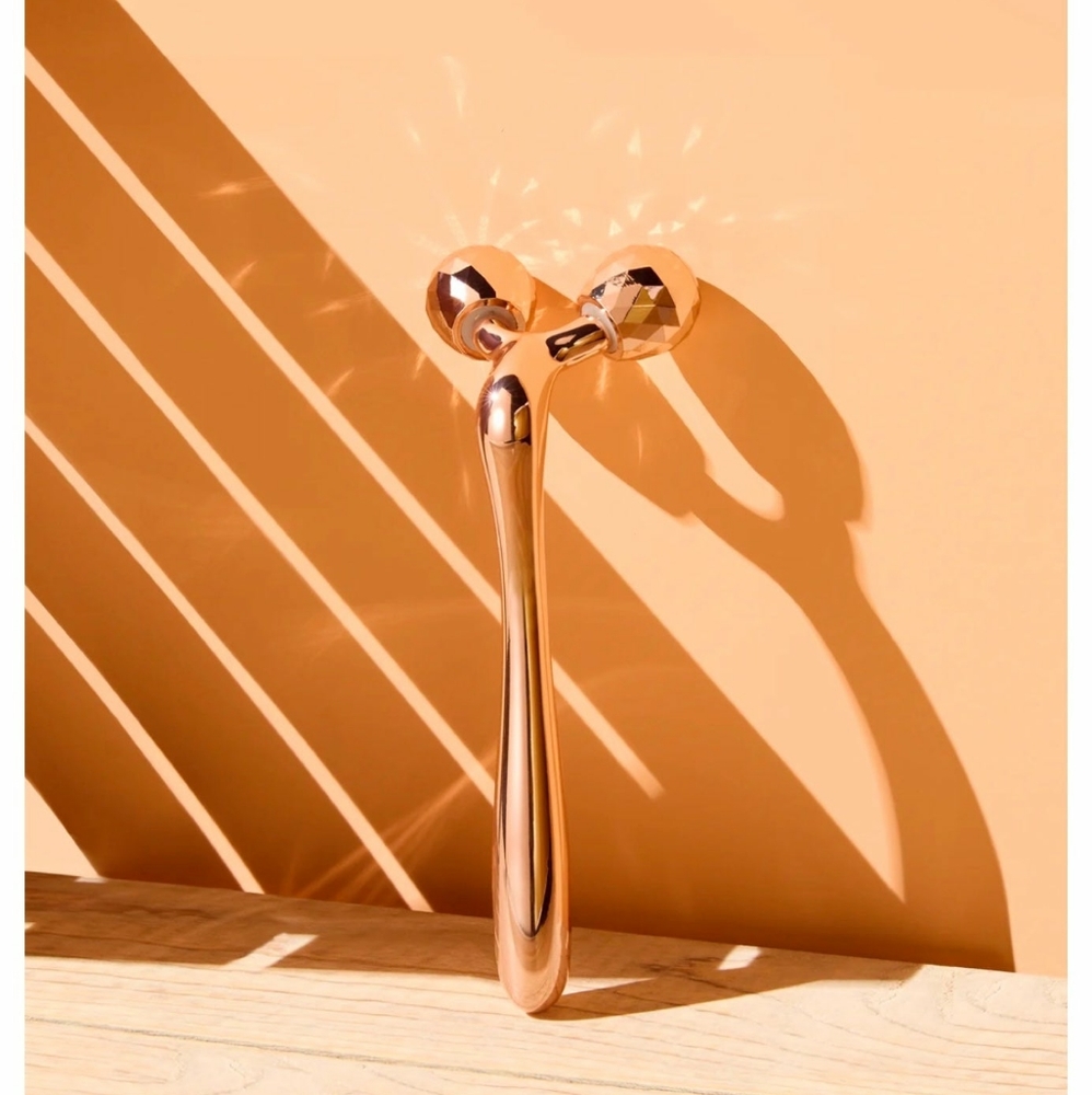 Neiman Marcus Face Contour Roller Rose Gold